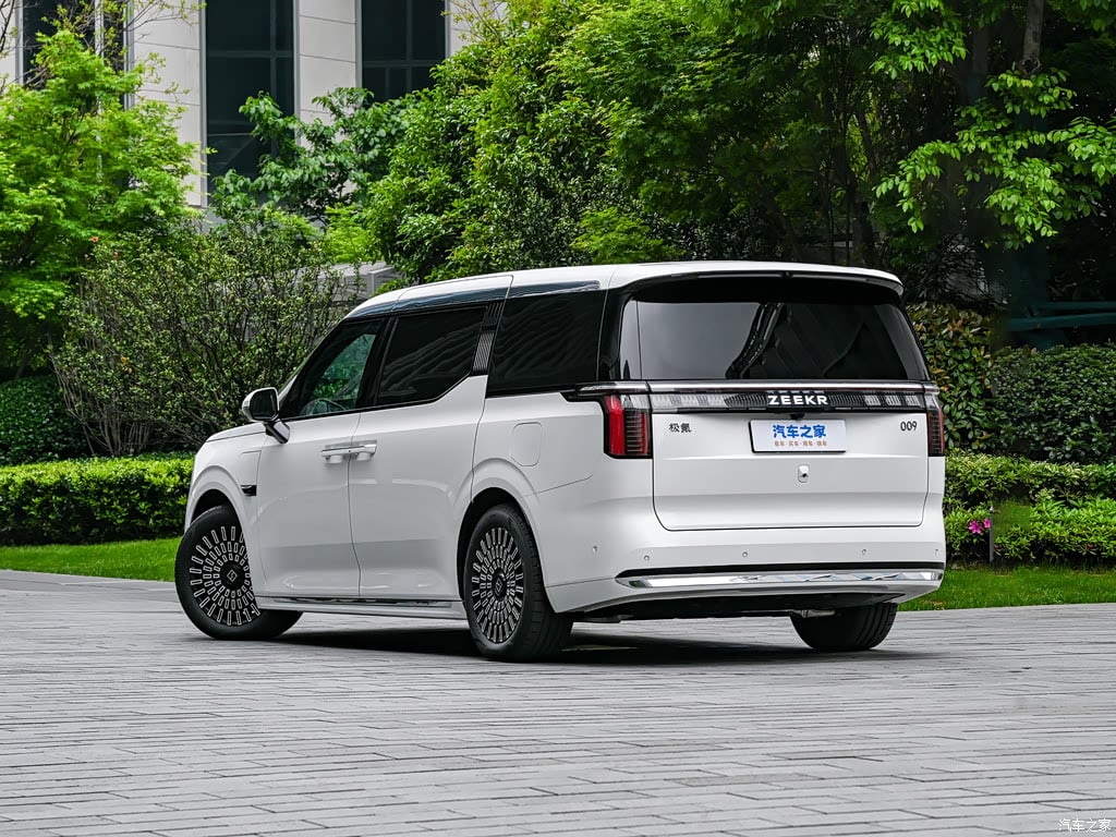 2024 Zeekr 009 6-Seat Executive AWD 140kWh — pour l'export