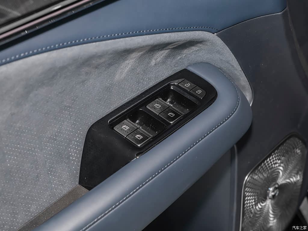 2024 Zeekr 009 — Zeekr 009 rear seats, for export